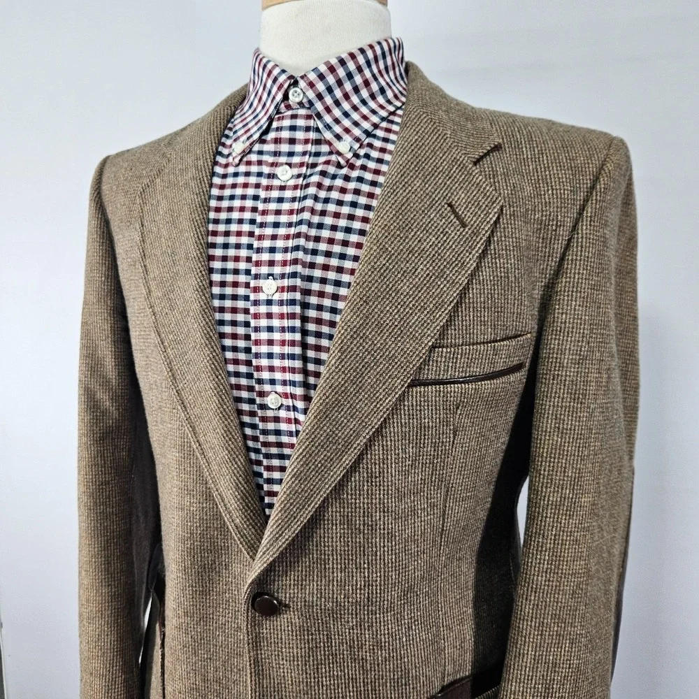 Men's Tweed Style Sport Coat Blazer Two Button Brown Wool Polyester Size 40R